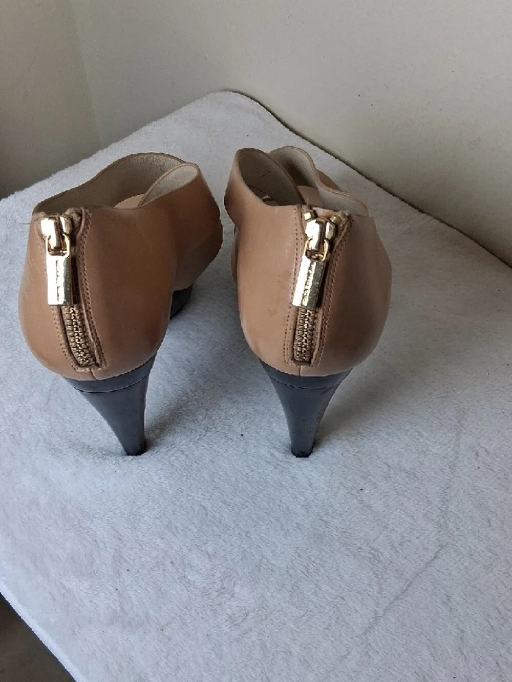 Michael Kors Nude/Tan Leather Crisscross Heeled Sandals